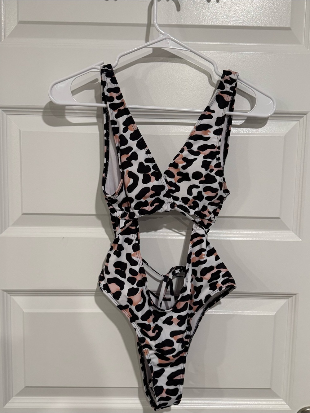 🐆 Cutout Leopard White and Blush Print One-Piece Swimsuit 🐆